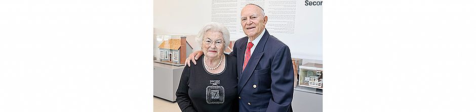 "ילדות שנייה"- טקס מרגש לפתיחת תערוכת בתי בובות של ניצולת שואה התקיים במרכז שניידר
